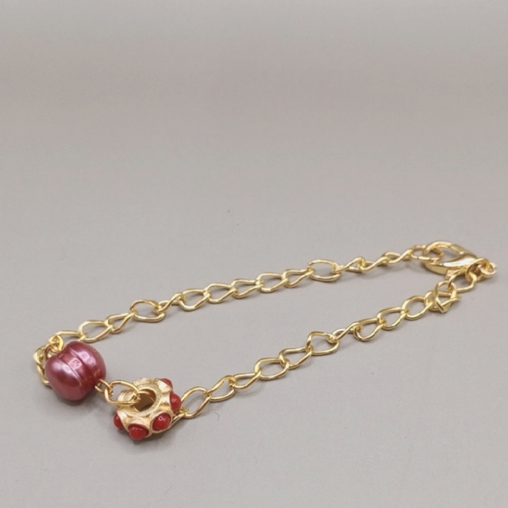 Hand Made 💕 Elegant Gold and Red Pearl Bracelet